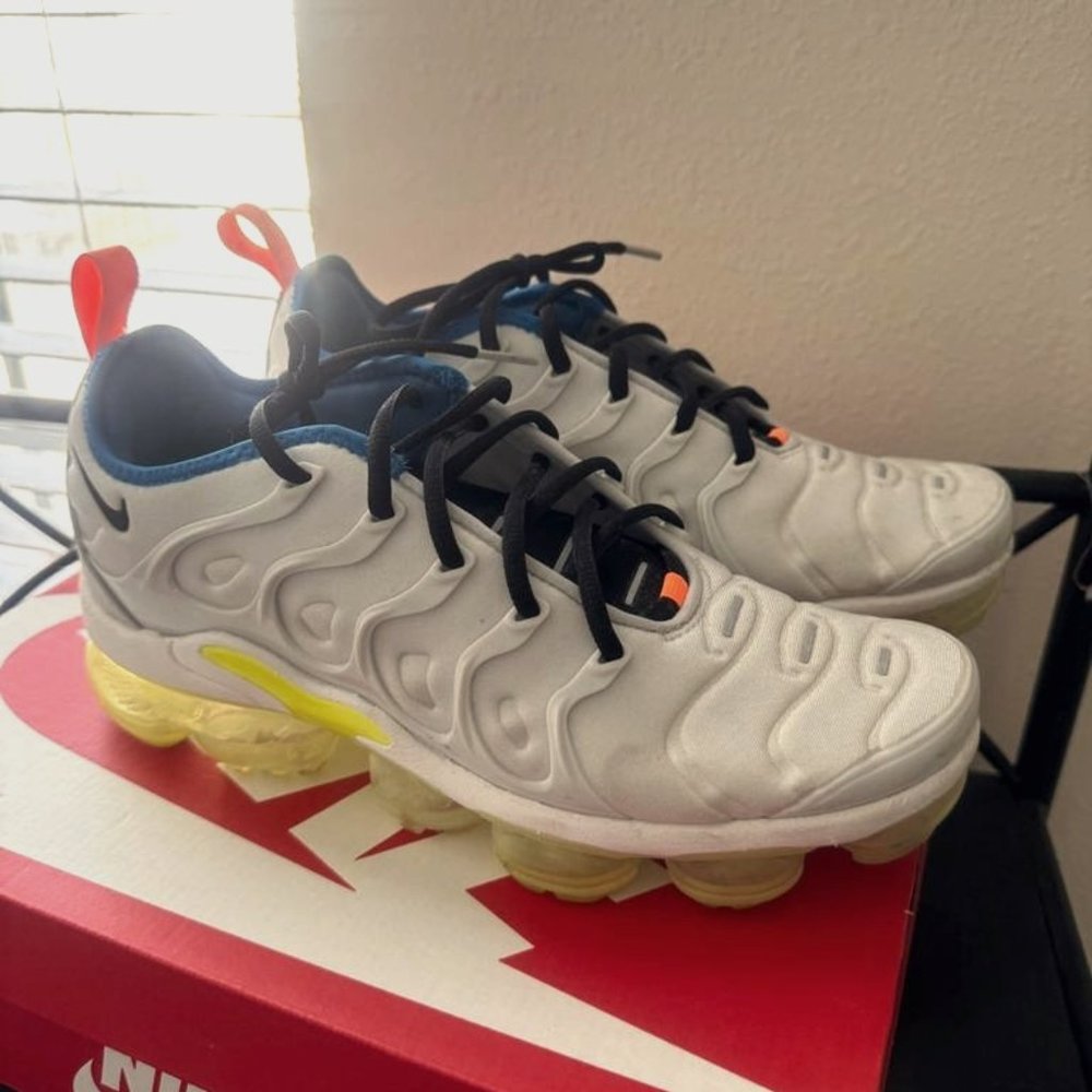 NIKE AIR VAPORMAX